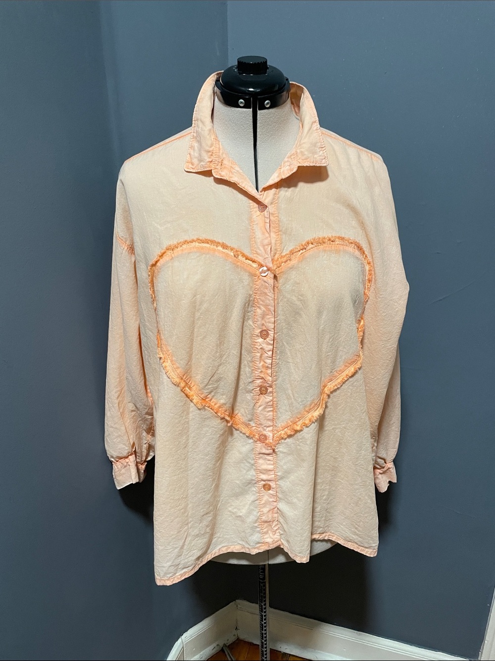 Tempo Paris Peach Button-Down Shirt with Heart Appliqué Size-M-L NWT